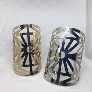 Set of 2 large metal cuff bracelets